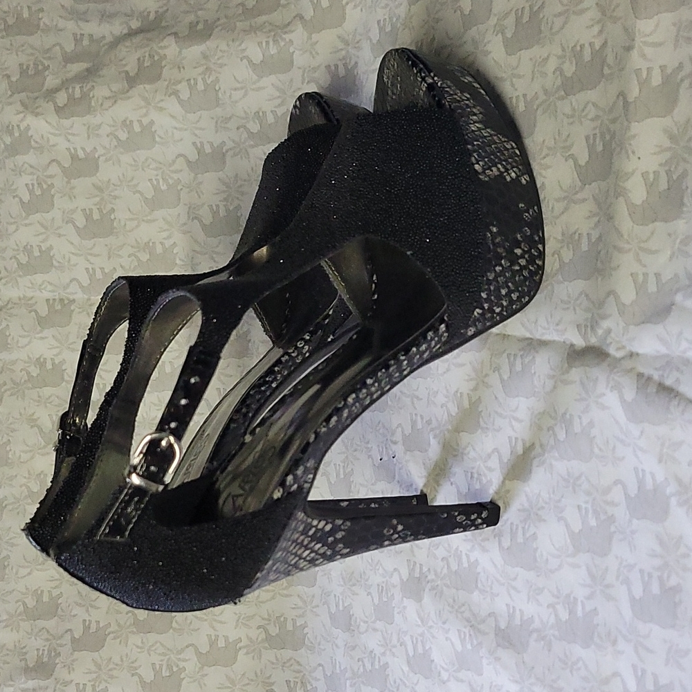 Heels - Picture 2 of 7